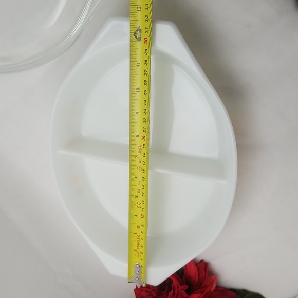 Pyrex Town & Country Divided Casserole Dish with Lid - Picture 8 of 16